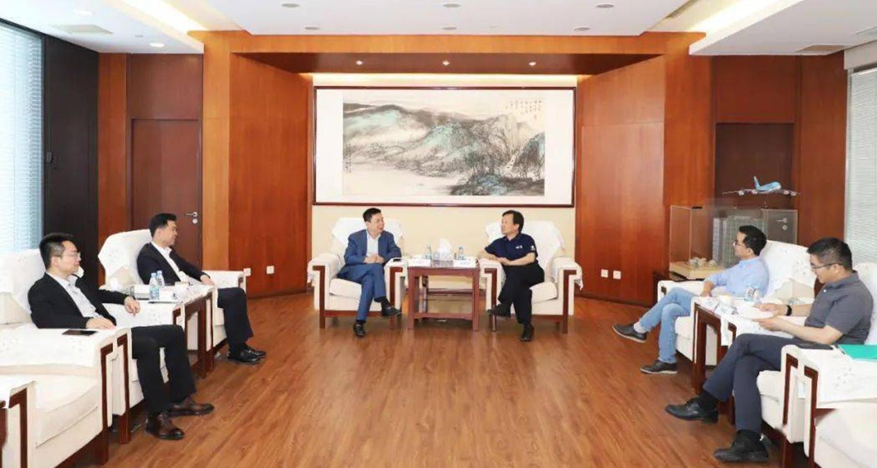 Exchange Meeting between Lin Zhuoyan, chairman of Global Outlets Alliance & Kang Guoming, chairman of China Youth Travel Service 