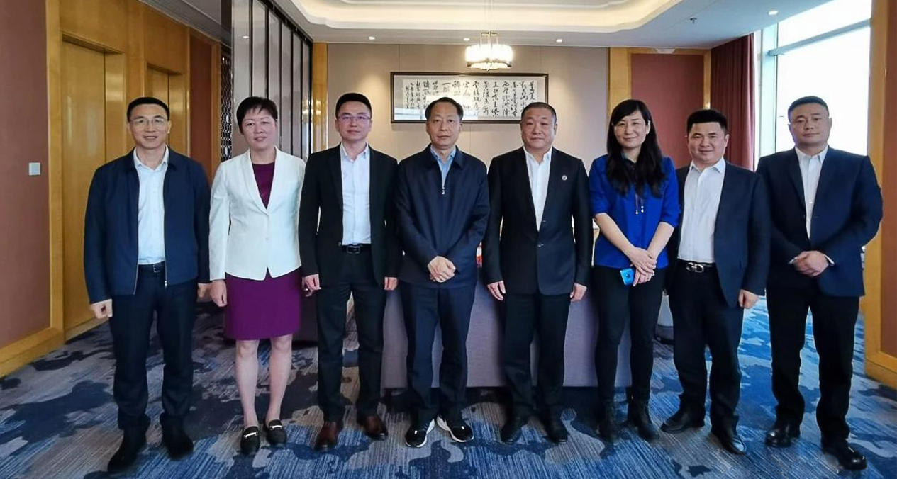 Leaders of Outlets group and Air Business School visited Taizhou, Zhejiang Province