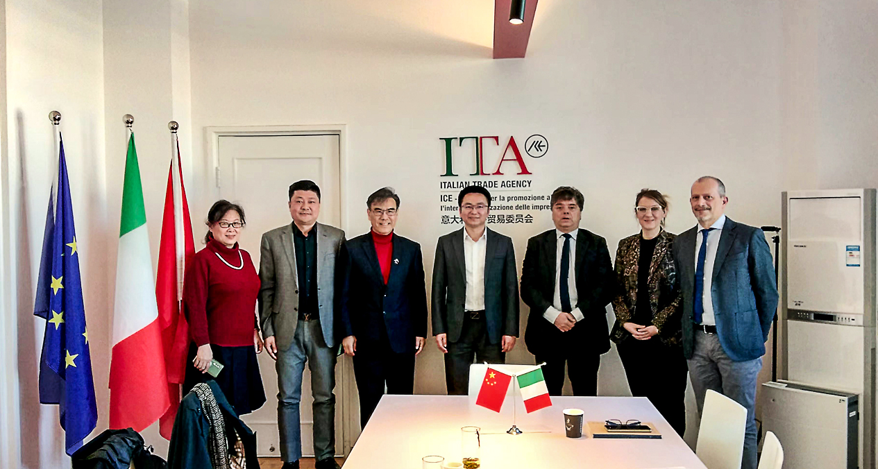 Liu Xianglong, chairman of Neoole Holding Co., Ltd., and his party visited the Beijing Office of the Italian Foreign Trade Commission